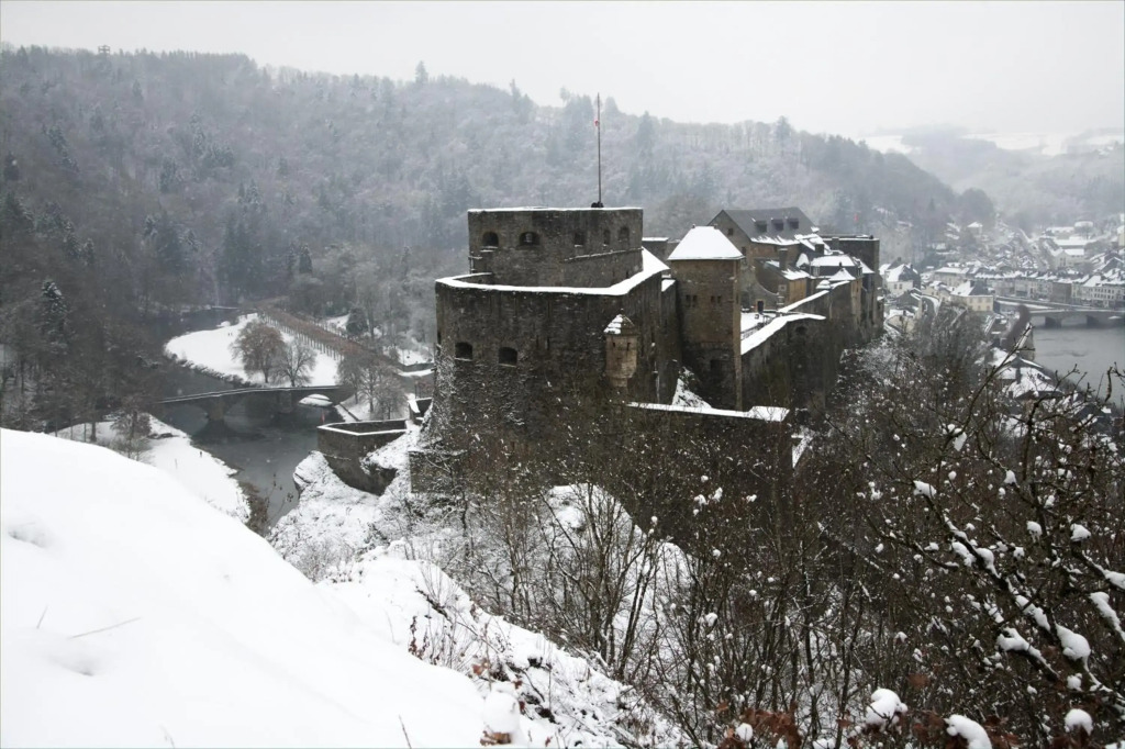 Un logis au 13 Faubourg de France à Bouillon à 50m de la Semois