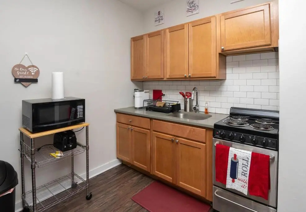 1-bedroom Luxe Oasis in the heart of Hyde Park, Perfect for healthcare workers!