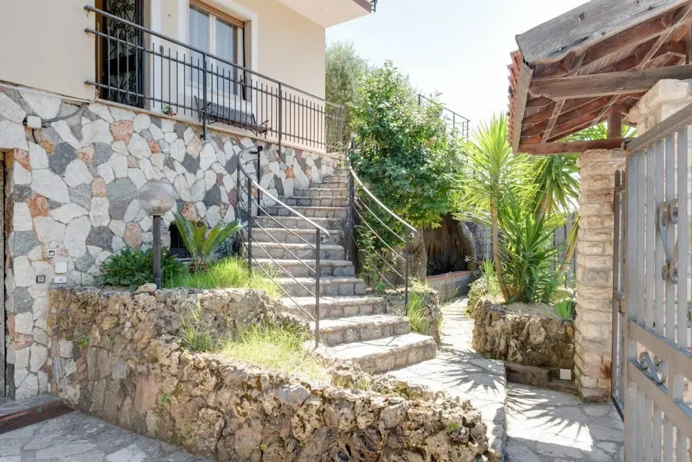 Splendido Appartamento con giardino e 3 posti auto