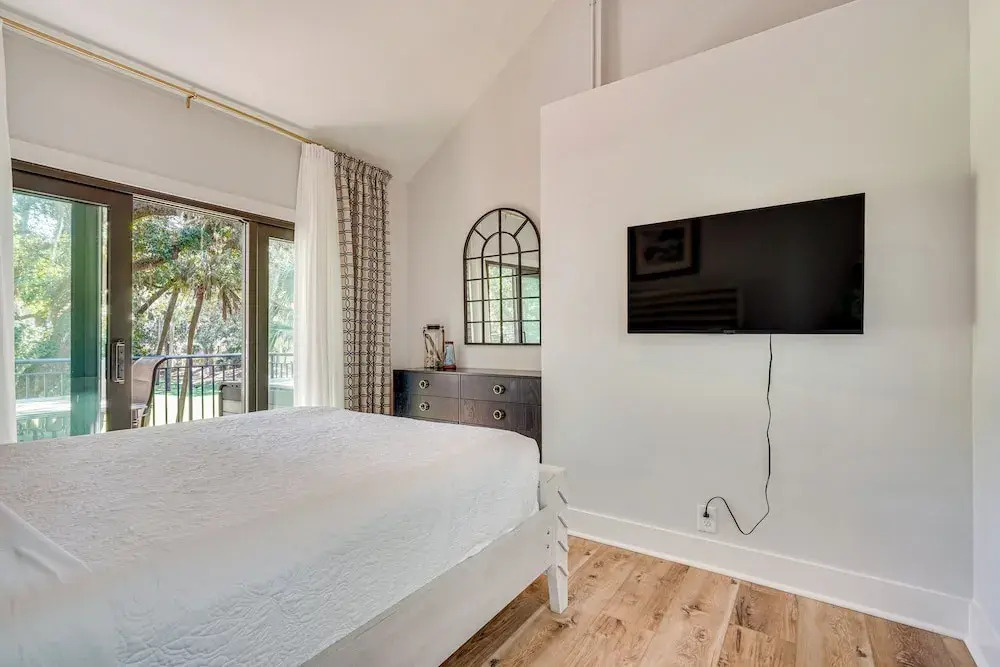 < 1 Mi To Seabrook Island Beach: Sunny Retreat!