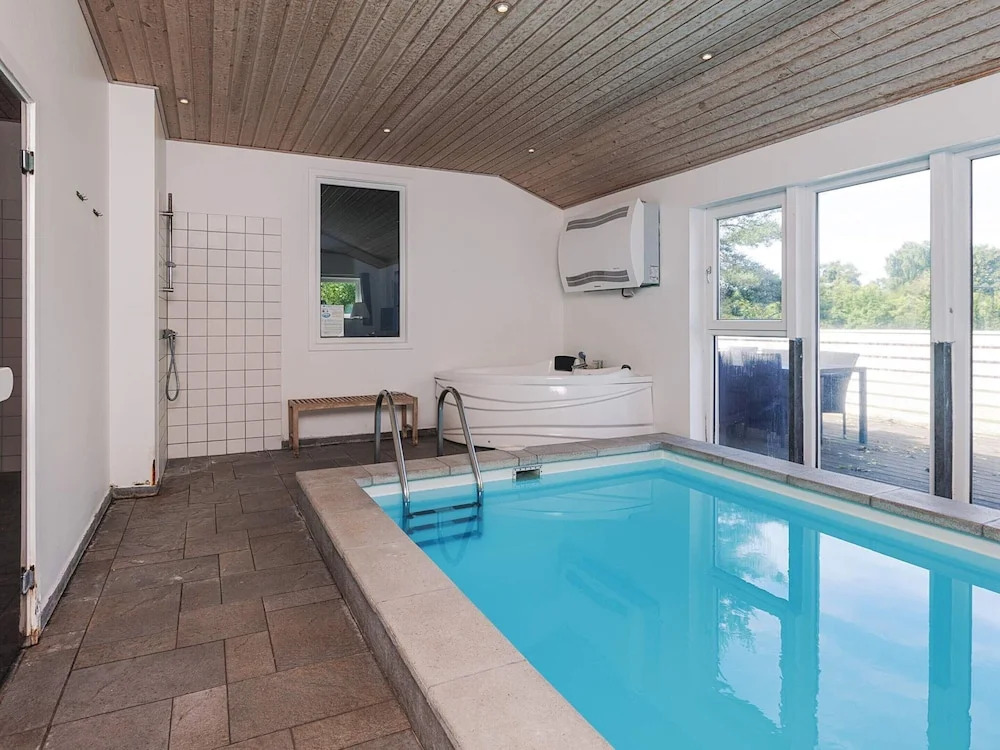 12 person holiday home in Rødby-By Traum