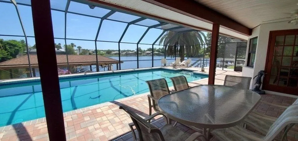 Dancin Dolphin 3 Bedroom Home by Redawning