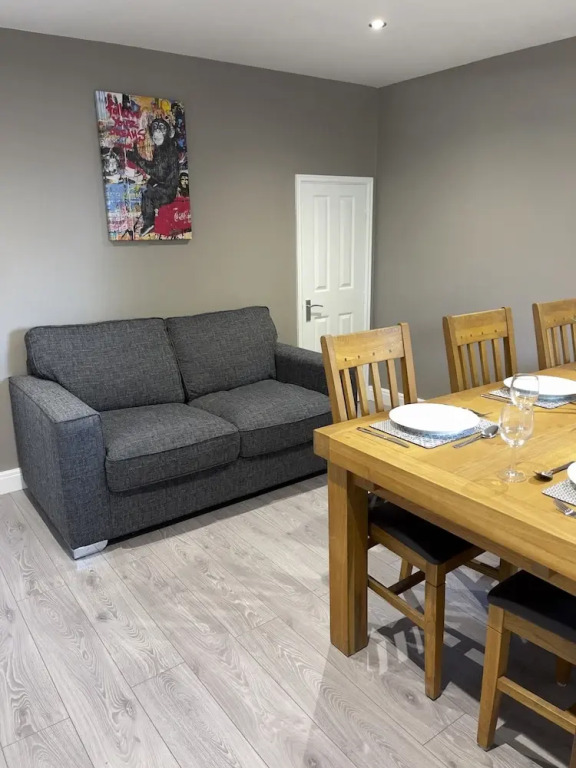 5 Lockside Free Secure Parking