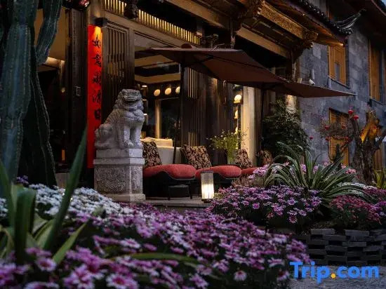 Lijiang Ancient Town Cloud Edge Mountain Retreat Boutique Homestay