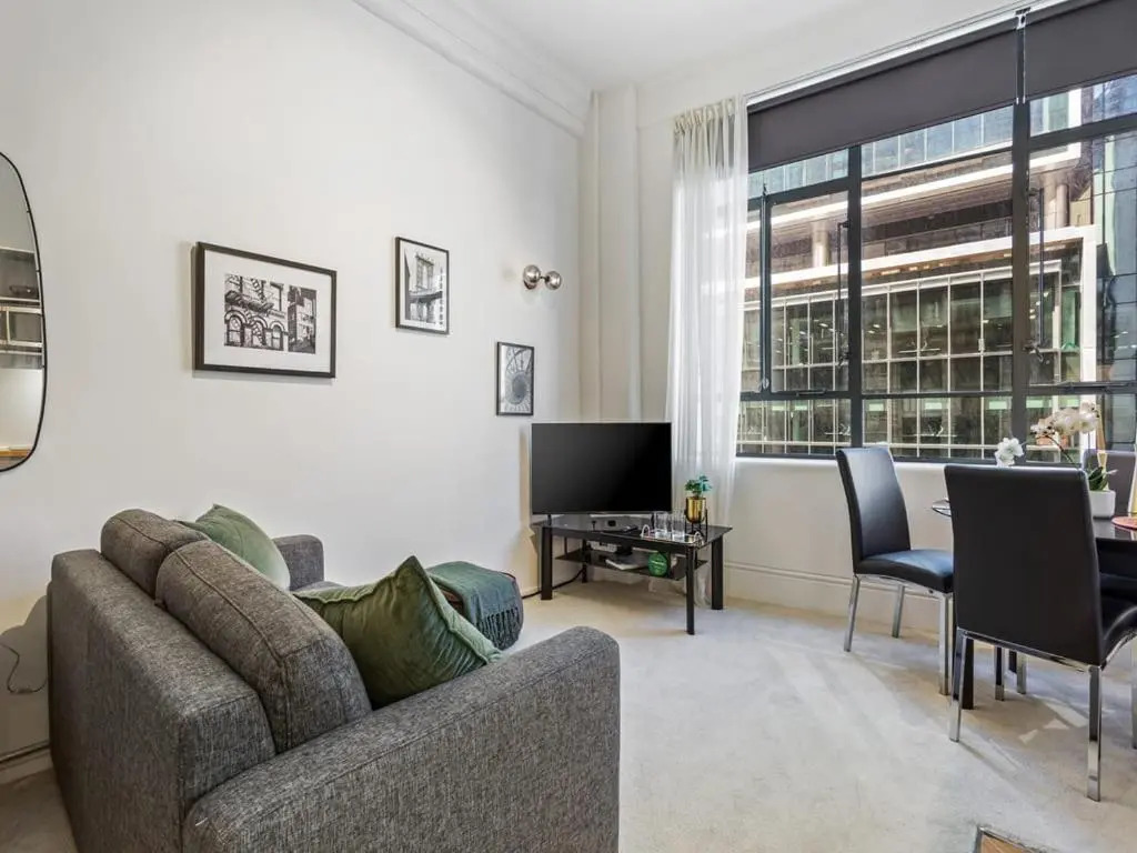 Cosy & Comfy studio on Queen St. by Zodiak Stays