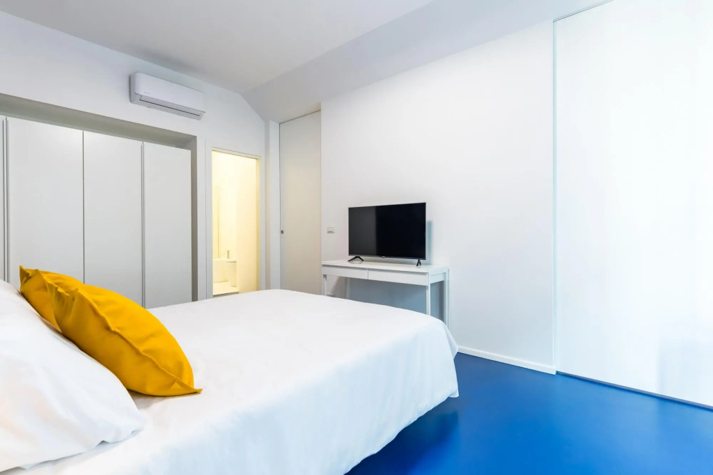 Piazza Municipio Blue Apartment by Wonderful Italy