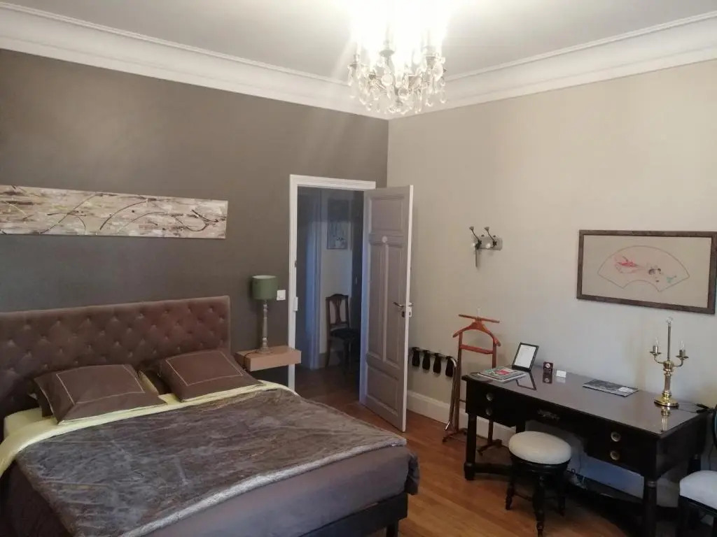 Chambres dHôtes de luxe Côté Parc-Côté Jardin avec parking privé gratuit