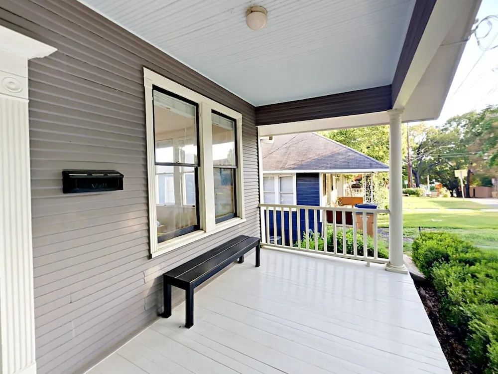 3BR 2BA Downtown Austin Charming Bungalow by RedAwning