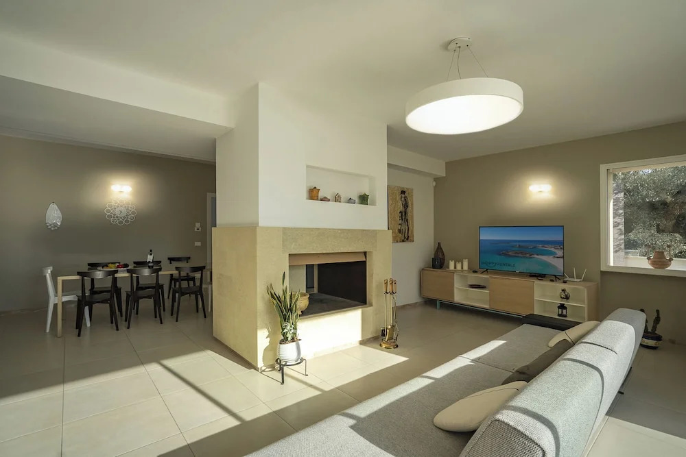 Villa Torricella Pool and Sunny Garden - Happy Rentals