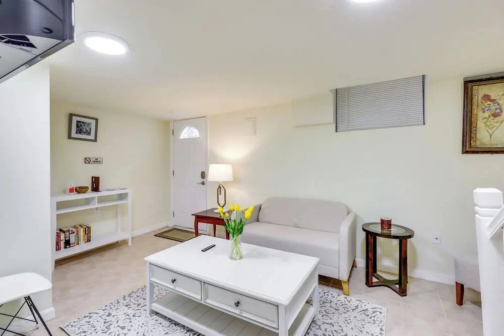 2 Mi to Dtwn DC: Wfh-friendly Apt
