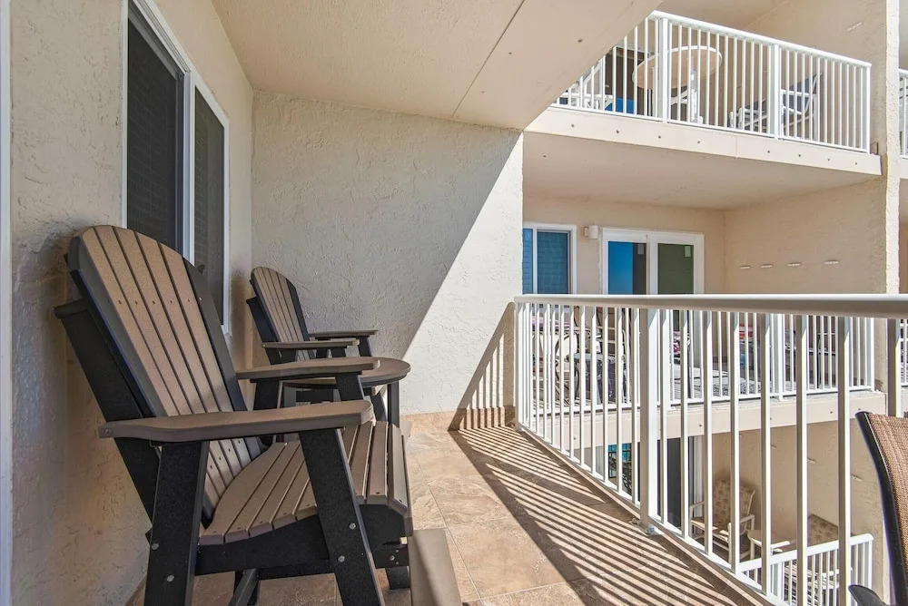 Holiday Surf And Racquet Club 412