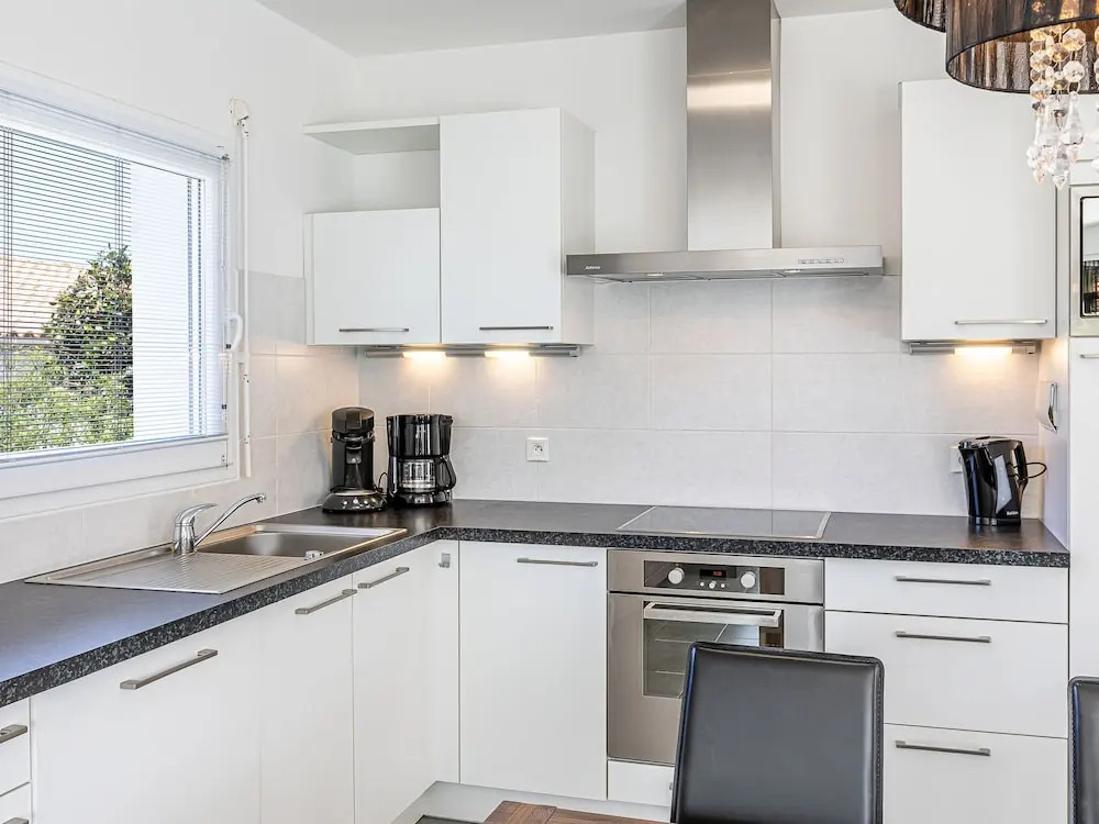 Luxurious, attractively furnished villa, 800 m. from the sea