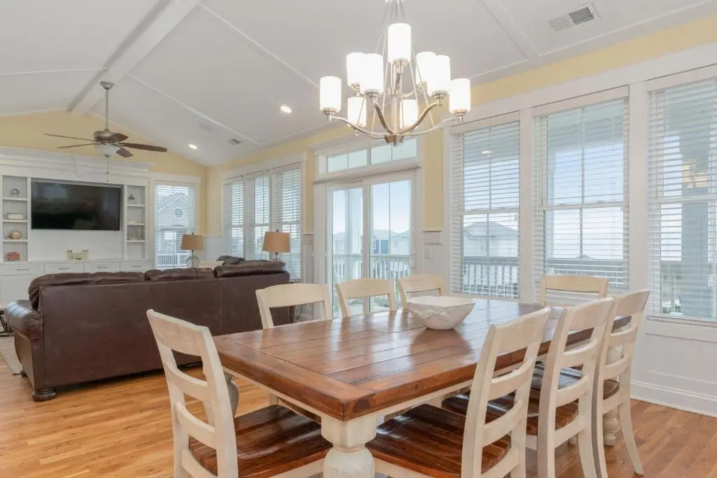 Alpha Breeze by Oak Island Accommodations