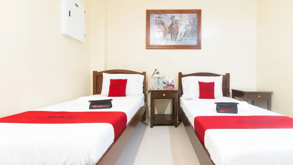 RedDoorz Near Sibulan Dumaguete Airport