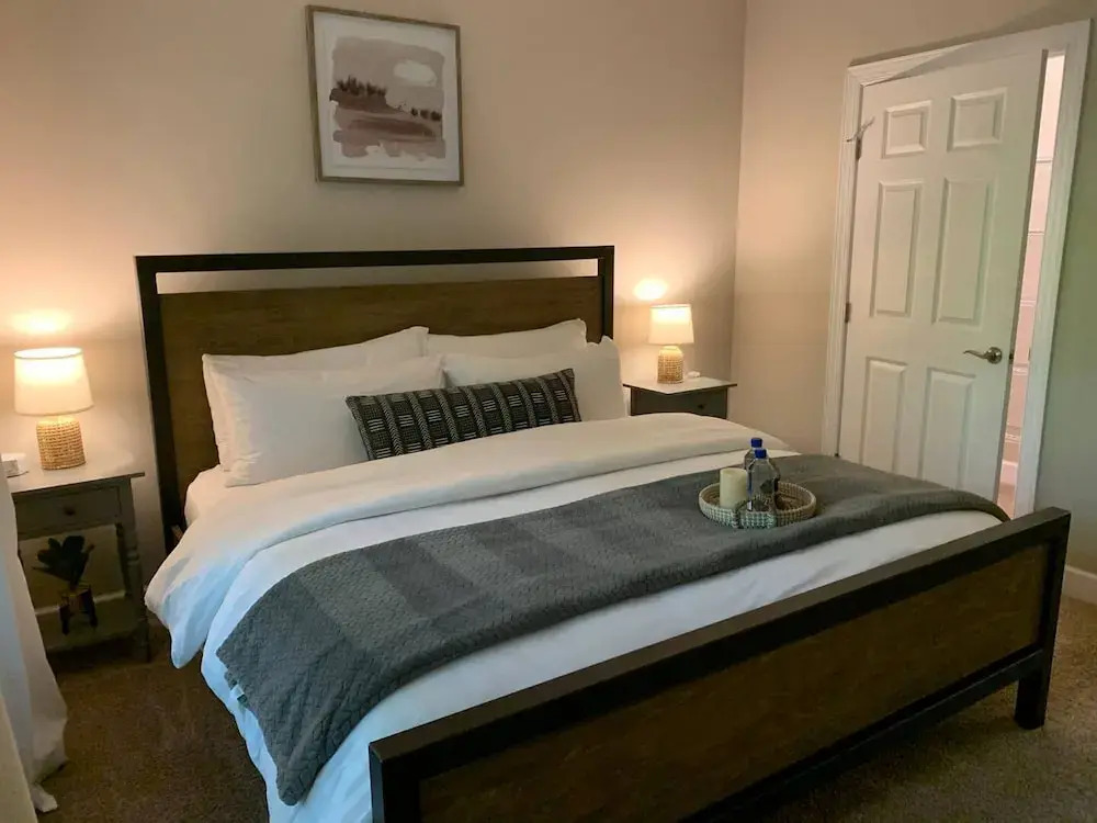 Polaris King Flat Pet-friendly Nature Views