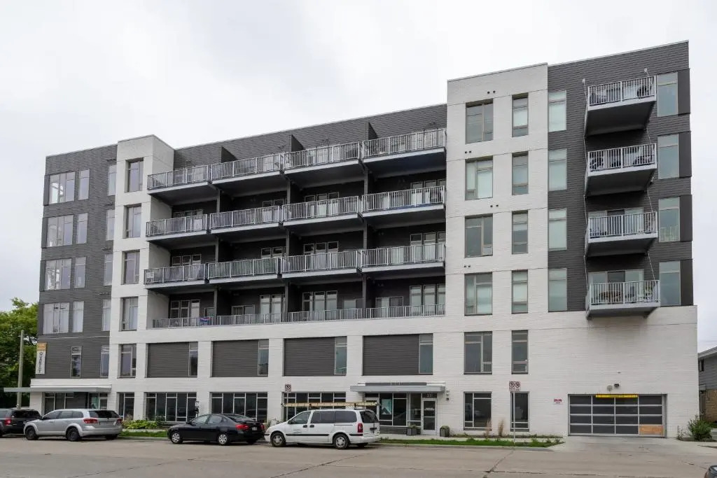 Flexhome Walker's Point 1BR Q2