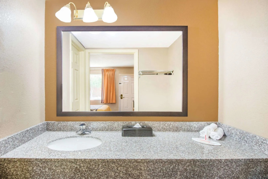 Red Roof Inn & Suites Marysville