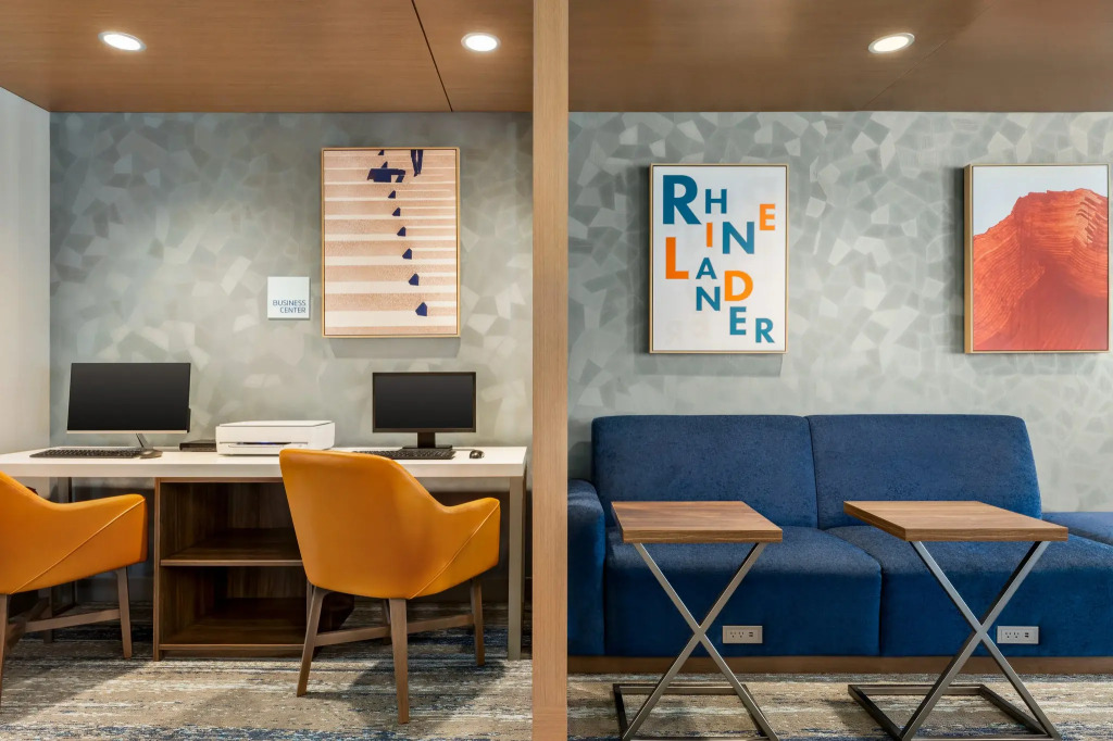 Holiday Inn Express & Suites Rhinelander by IHG