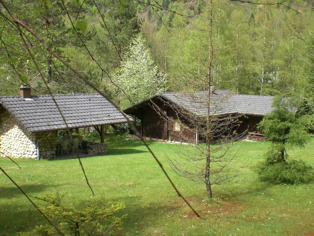 Wooden, Quietly-located Chalet With Garden on the Edge of the Forest in the French Countryside