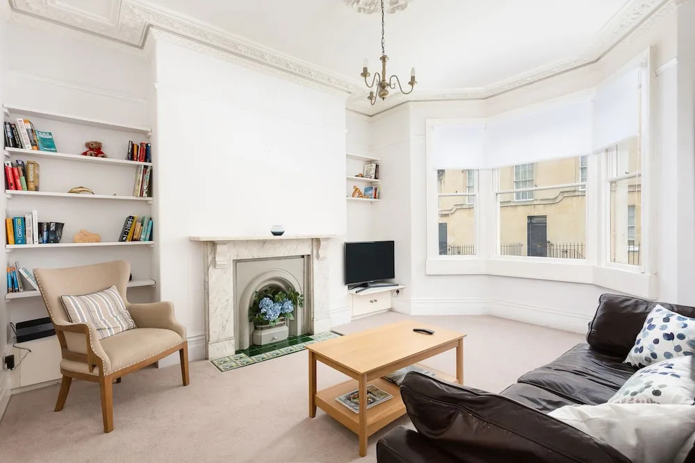 Bright Central Apartment