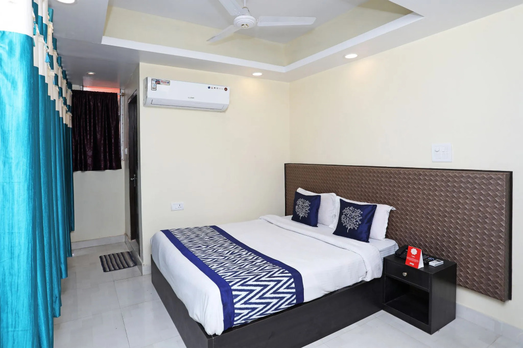 OYO 9193 Hotel Maple