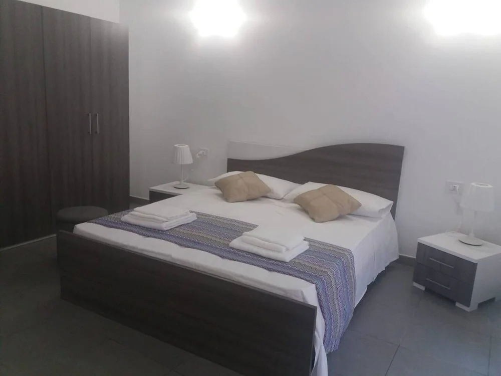 Two-story House in the City -climatized - Wifi