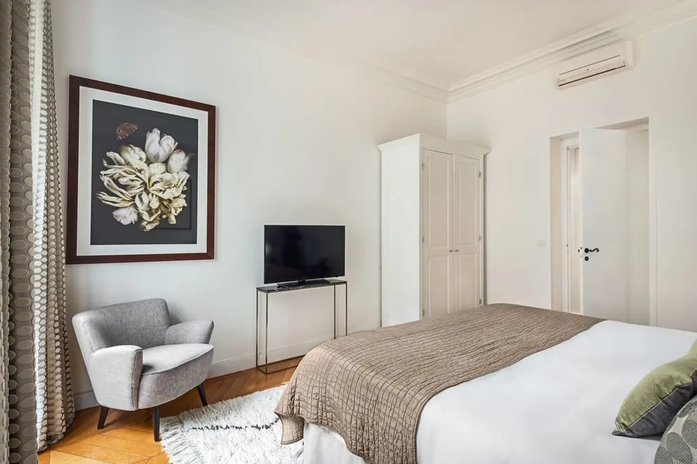 Rue Honore Chevalier - Two Bedroom Apartment
