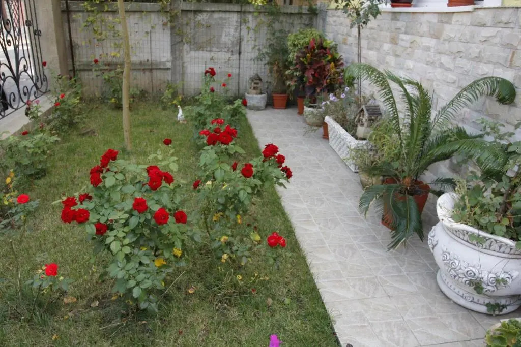 High-end 3BR Apartment - Private Garden, Terrace & BBQ