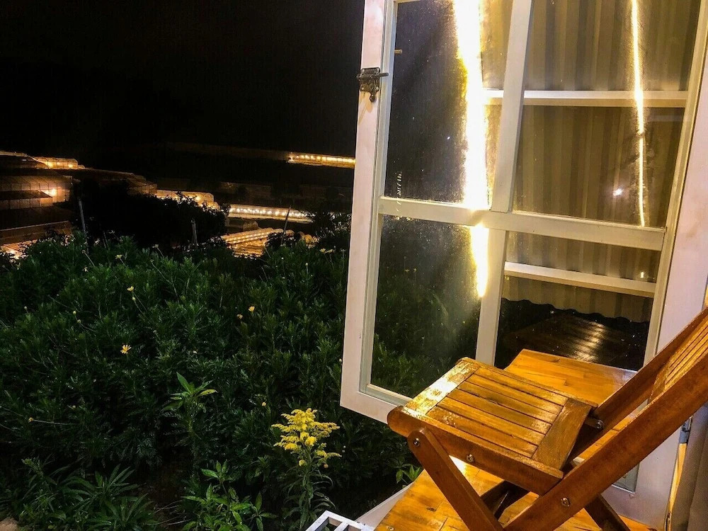 Tuyết Hoa Hòn Bồ Homestay