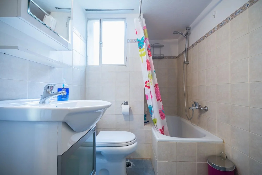Comfortable Central Athens Flat  by Cloudkeys