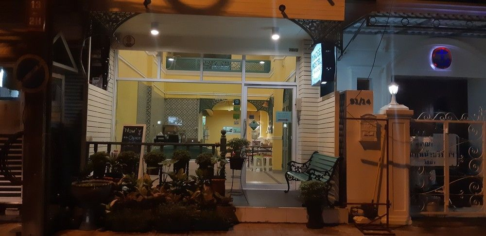 Yindee Hostel - Adults Only