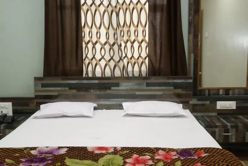 Dwarka Lodge
