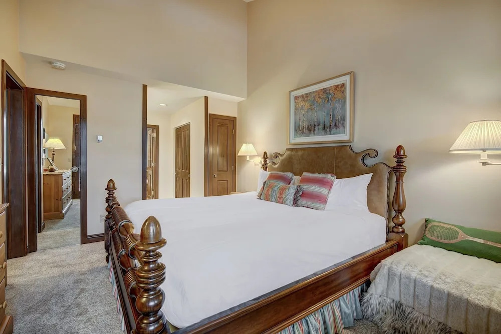 2br Condo In Arrowhead Village - 5 Minute Walk To Chairlift, Mountain Views! 2 Bedroom Condo by RedAwning