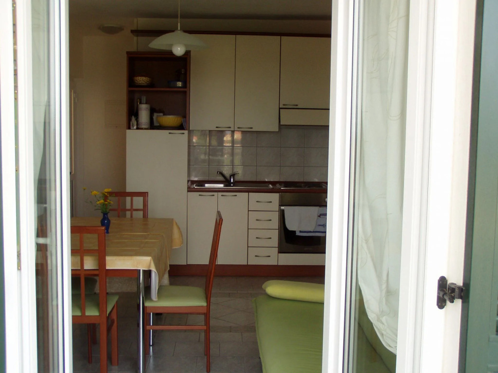 Apartment Lado - free parking: A1 Supetar, Island Brac
