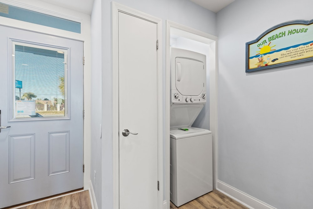 Go-jo Getaway! Coastal Comfort, 2BR Beachfront Townhouse, Sleeps 6
