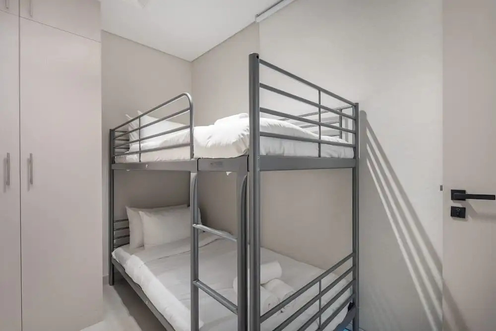 Free housekeeping visits during your stay - StayShort - Classy 4-Bedroom Villa With Spacious Balcony in Nad Al Sheba