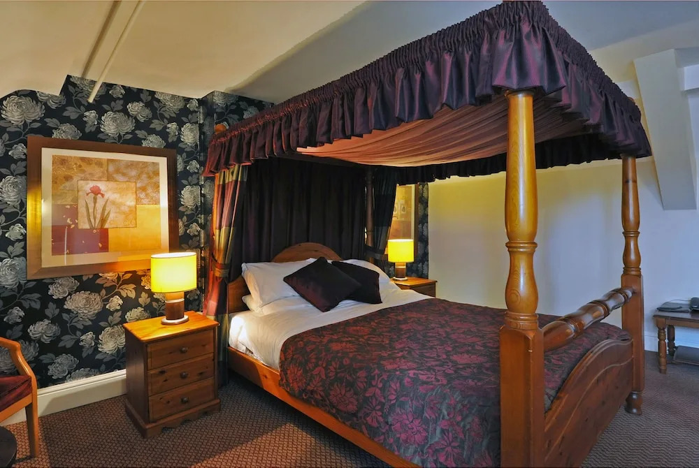 Royal George Hotel by Greene King Inns