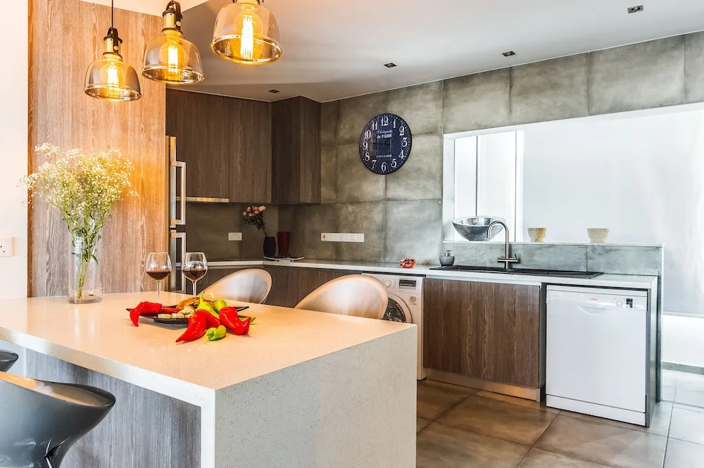 Levanco City Sea Business Suite