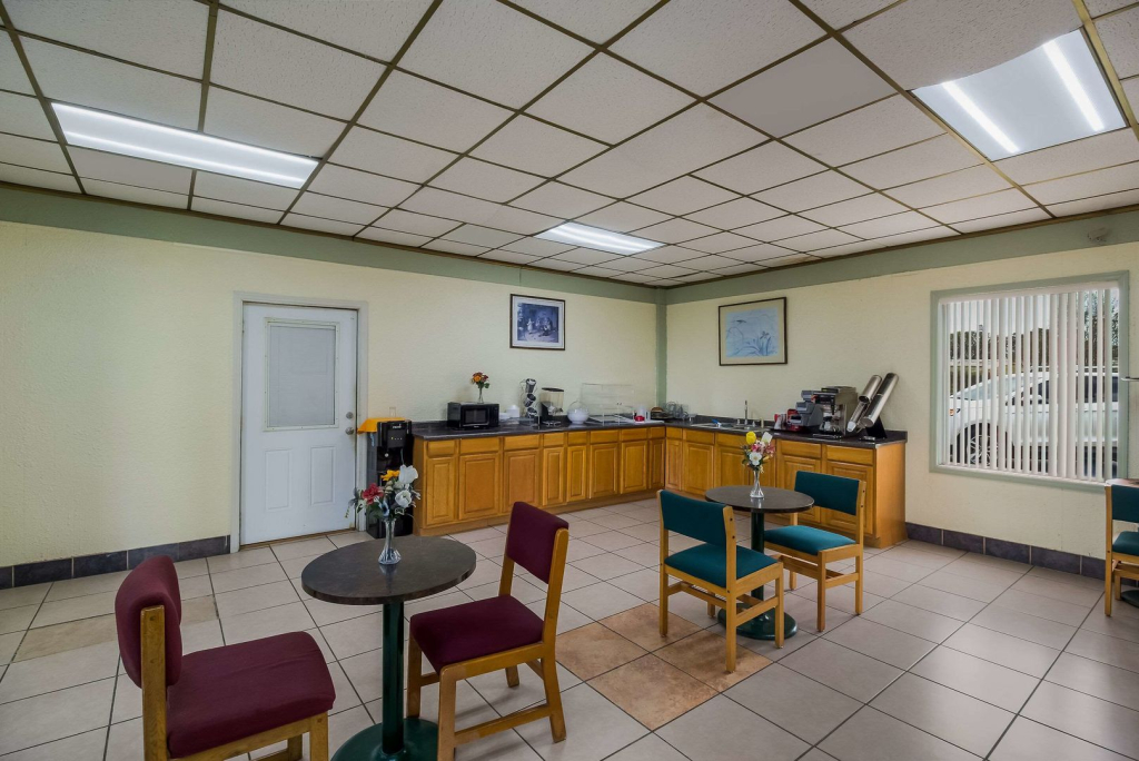 Monsoon Inn