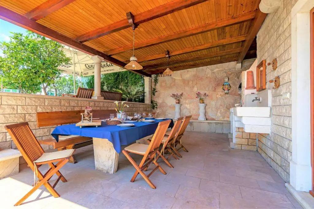 4 bedrooms seafront Villa LAURUS with heated pool for up to 8 people