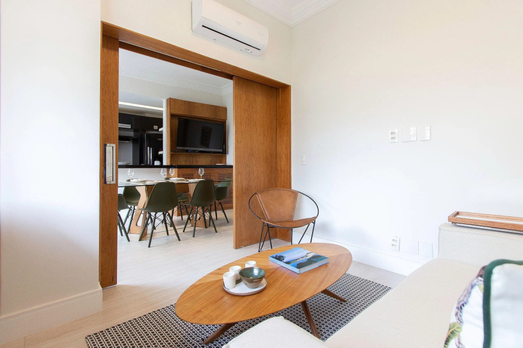 Line Rio Aconchegante e Completo 2Qts a 150m da Praia do Leblon com Internet 500Mbs, Som Bluetooth e Work Station