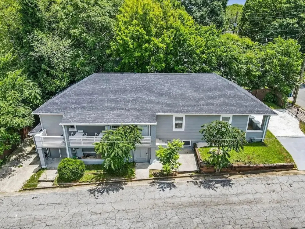 7 bedrooms Spacious House Near Downtown w Parking