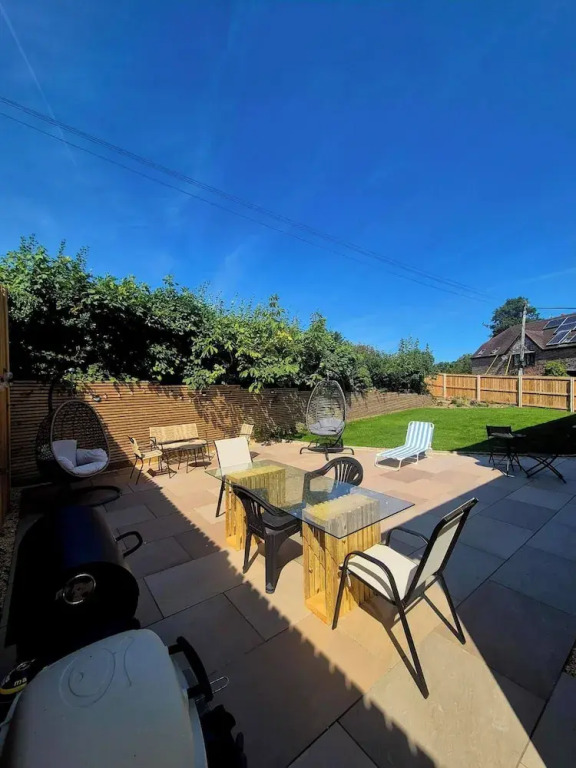 Luxurious 5-bedroom House Rental With Scenic Countryside Views