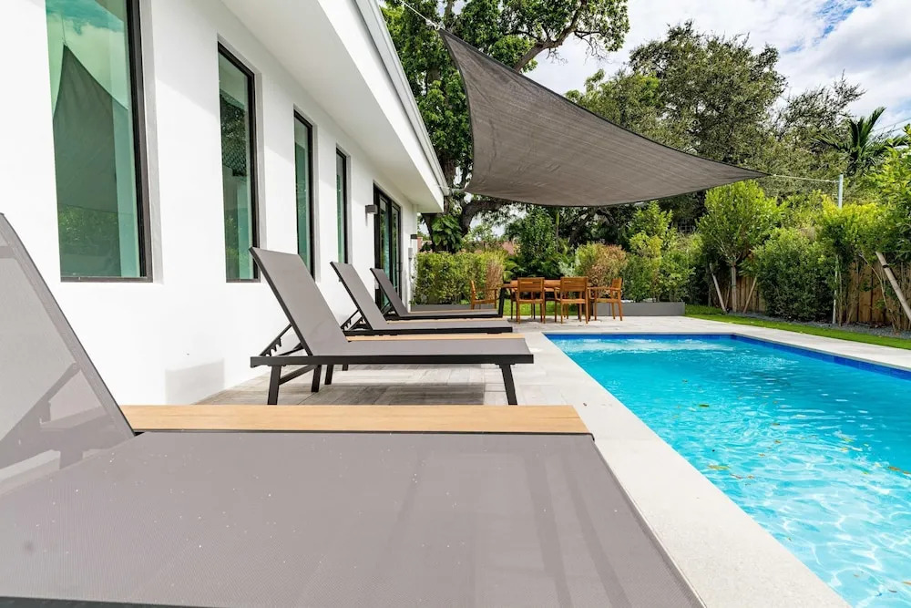 Villa Milan - Billiards Terrace w Grill Smart TV, Miami