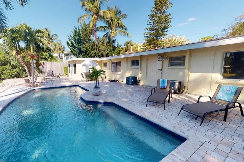 Peacock Bungalow - Left