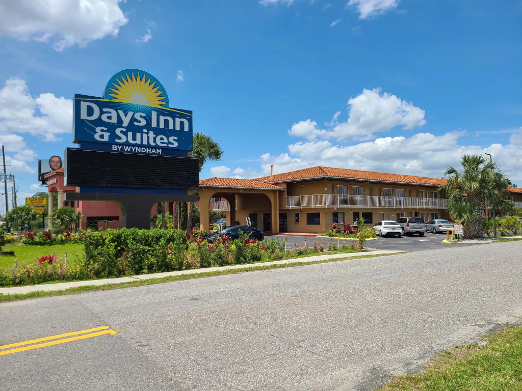 Quality Inn & Suites Orlando East - UCF Area