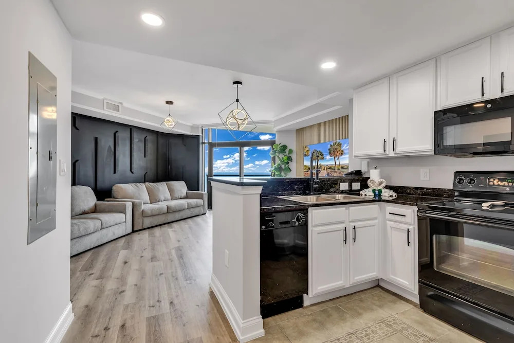 Beachfront Anderson Condos by Hosteeva