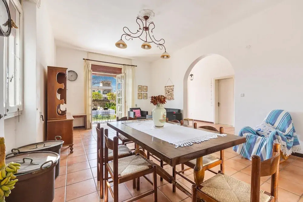 2961 Villa Poesia by Barbarhouse