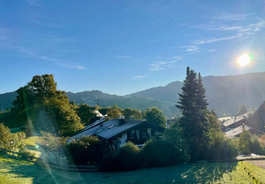 Wunderschöne Wohnung mit Balkon und Blick auf die Alpen