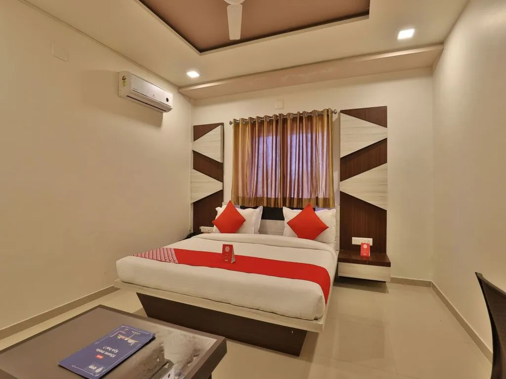 OYO 11750 Hotel Starz